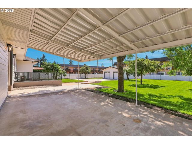 15938 Se ALDER St, Portland, OR 97233