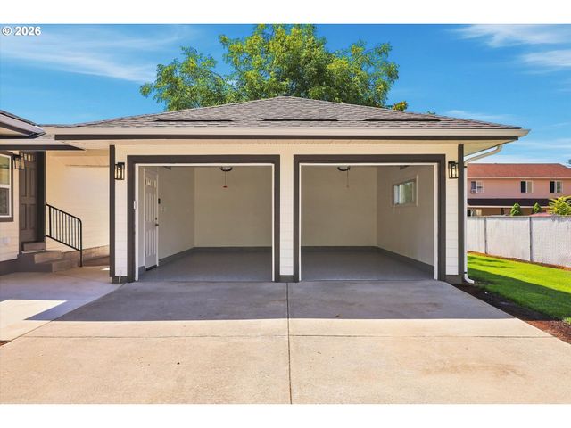 15938 Se ALDER St, Portland, OR 97233