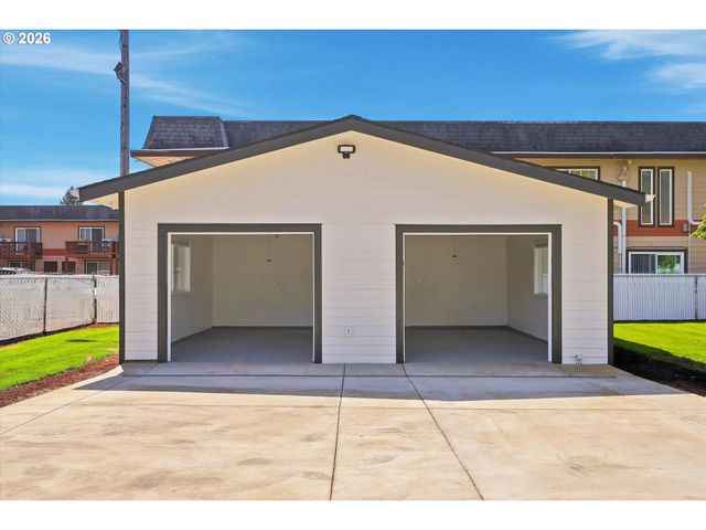 15938 Se ALDER St, Portland, OR 97233