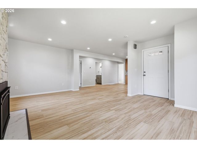 15938 Se ALDER St, Portland, OR 97233