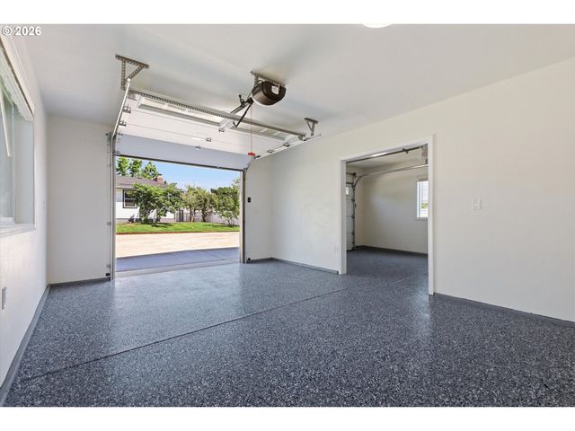 15938 Se ALDER St, Portland, OR 97233