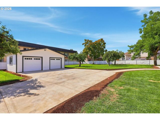 15938 Se ALDER St, Portland, OR 97233