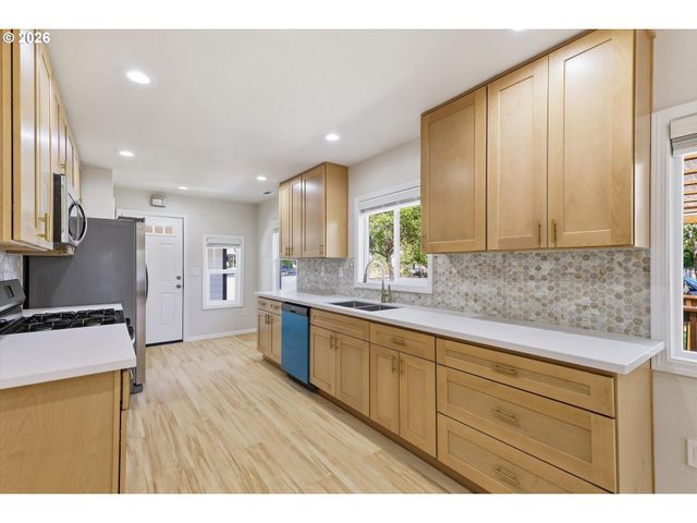 15938 Se ALDER St, Portland, OR 97233