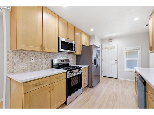 15938 Se ALDER St, Portland, OR 97233