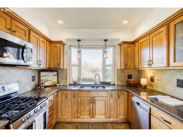 12525 Se RIDGECREST Rd, Happy Valley, OR 97086