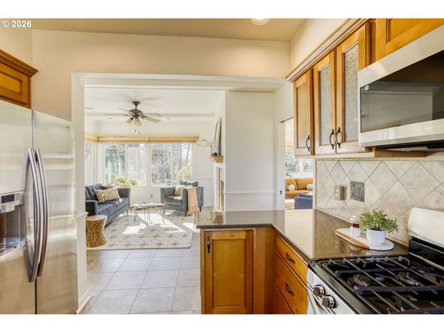 12525 Se RIDGECREST Rd, Happy Valley, OR 97086