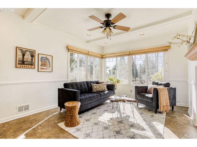 12525 Se RIDGECREST Rd, Happy Valley, OR 97086