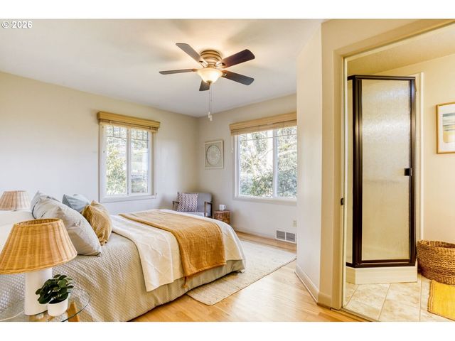 12525 Se RIDGECREST Rd, Happy Valley, OR 97086