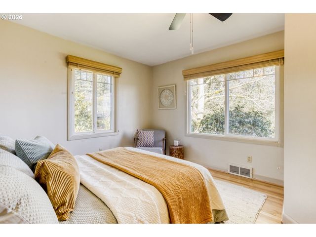 12525 Se RIDGECREST Rd, Happy Valley, OR 97086