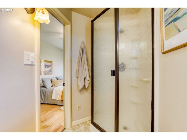 12525 Se RIDGECREST Rd, Happy Valley, OR 97086