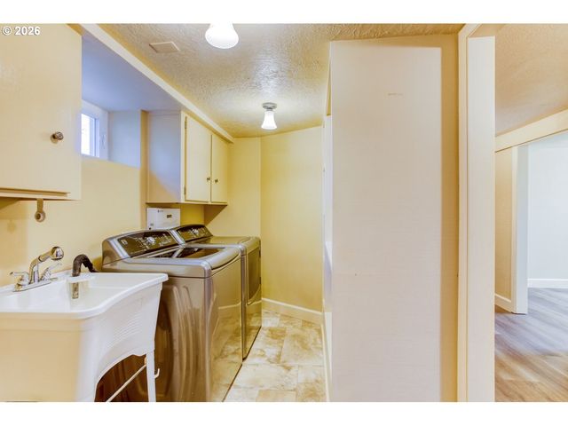 12525 Se RIDGECREST Rd, Happy Valley, OR 97086