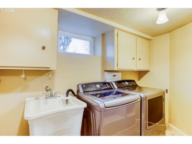 12525 Se RIDGECREST Rd, Happy Valley, OR 97086