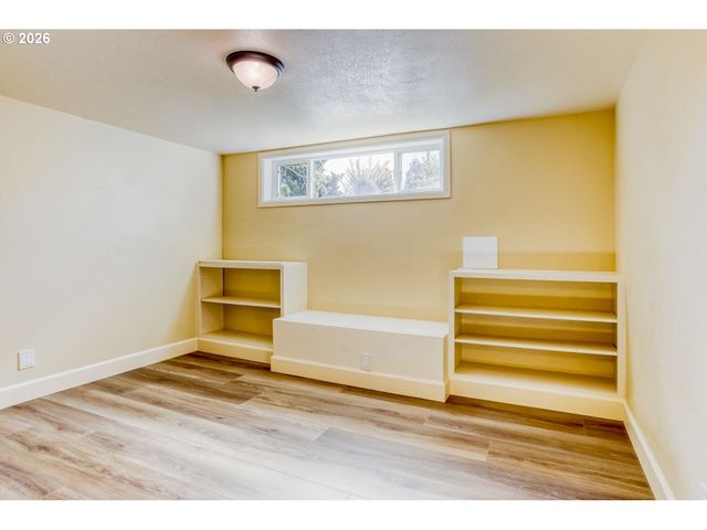 12525 Se RIDGECREST Rd, Happy Valley, OR 97086