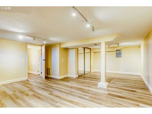 12525 Se RIDGECREST Rd, Happy Valley, OR 97086