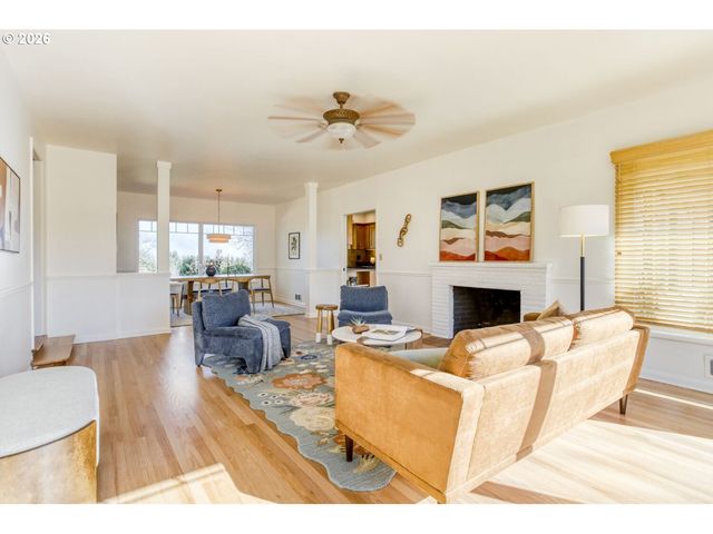 12525 Se RIDGECREST Rd, Happy Valley, OR 97086