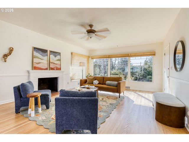 12525 Se RIDGECREST Rd, Happy Valley, OR 97086