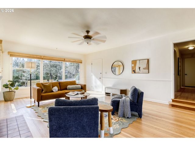 12525 Se RIDGECREST Rd, Happy Valley, OR 97086