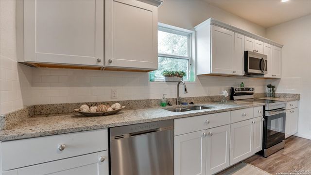 815 WAVERLY AVE, San Antonio, TX 78201