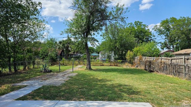 815 WAVERLY AVE, San Antonio, TX 78201