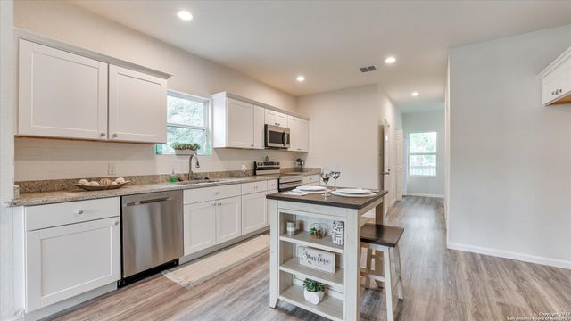 815 WAVERLY AVE, San Antonio, TX 78201