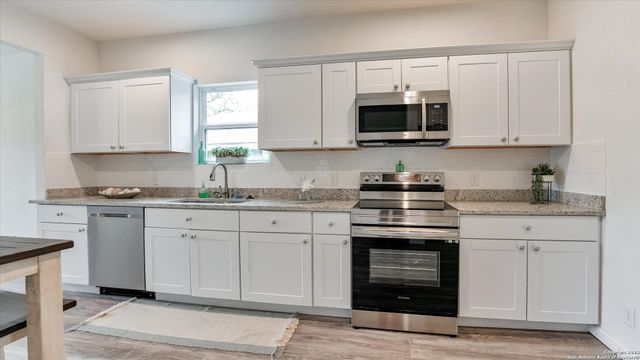 815 WAVERLY AVE, San Antonio, TX 78201