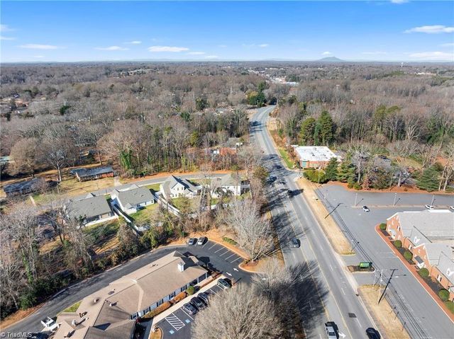 3051 Loch Drive, Winston-salem, NC 27106