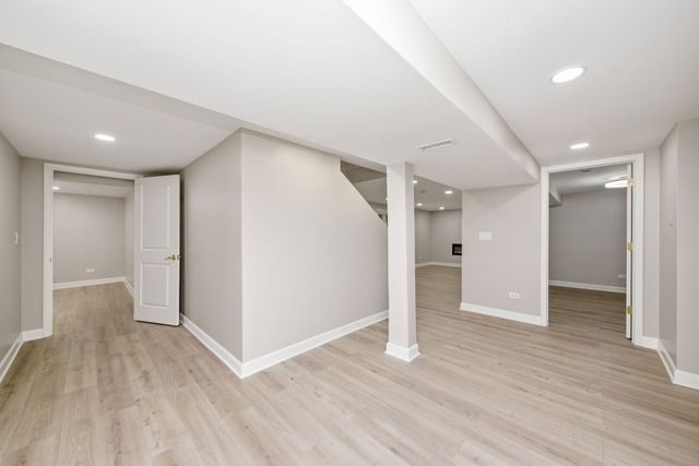 1302 S Lawler Avenue, Lombard, IL 60148