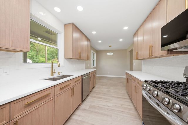 1302 S Lawler Avenue, Lombard, IL 60148