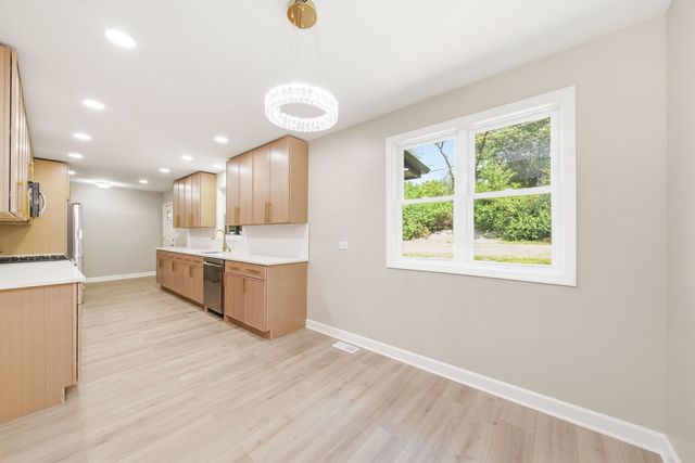 1302 S Lawler Avenue, Lombard, IL 60148