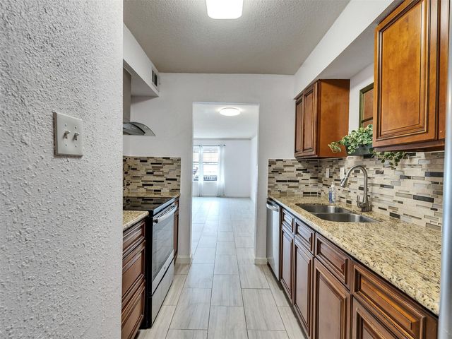1701 Upland Drive 216, Houston, TX 77043