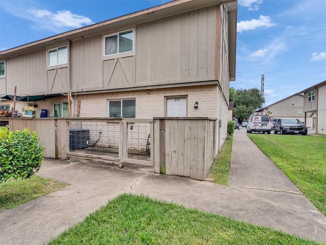 1701 Upland Drive 216, Houston, TX 77043