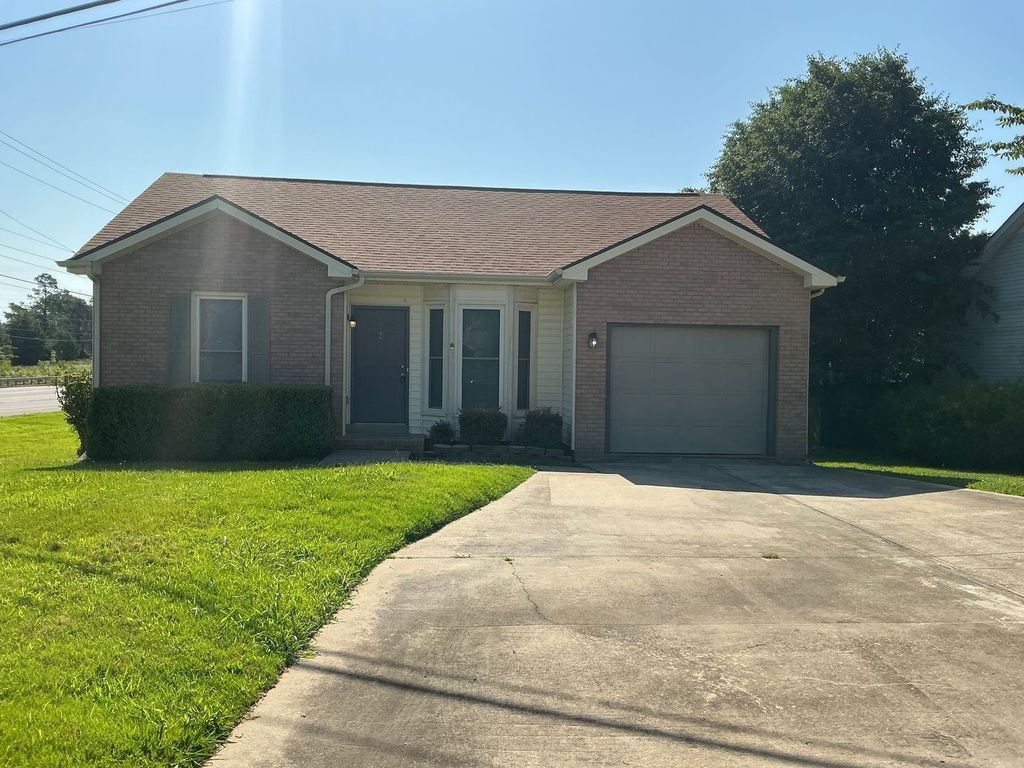 101 Shady Maple Dr, Clarksville, TN 37043