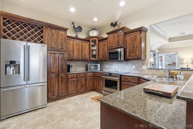 1005 S Yellowood Place W, Broken Arrow, OK 74012