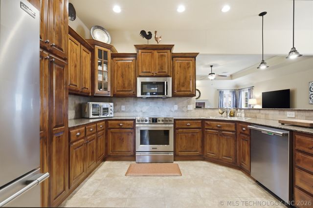 1005 S Yellowood Place W, Broken Arrow, OK 74012