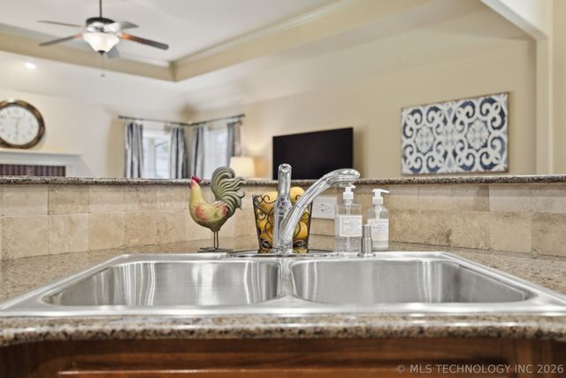 1005 S Yellowood Place W, Broken Arrow, OK 74012