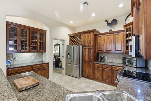 1005 S Yellowood Place W, Broken Arrow, OK 74012