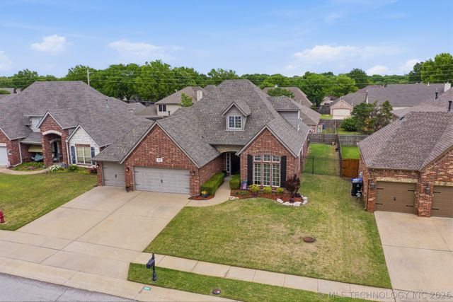 1005 S Yellowood Place W, Broken Arrow, OK 74012