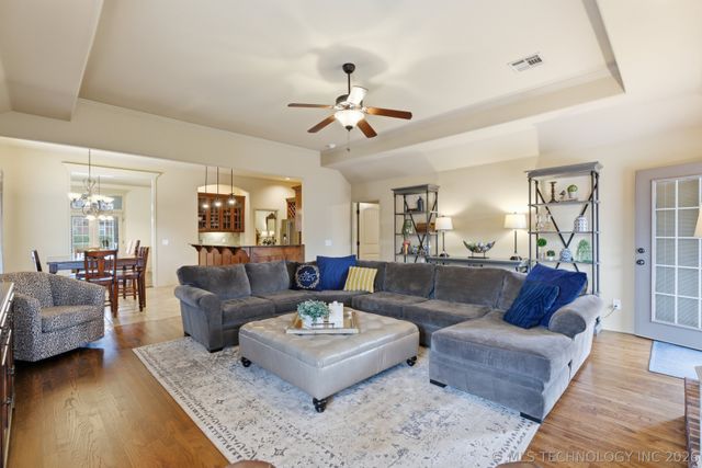 1005 S Yellowood Place W, Broken Arrow, OK 74012