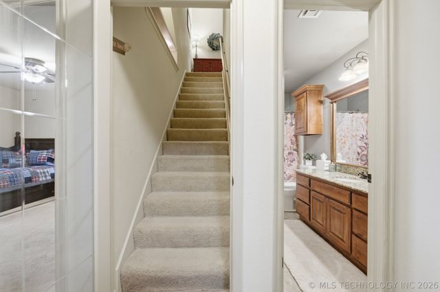 1005 S Yellowood Place W, Broken Arrow, OK 74012