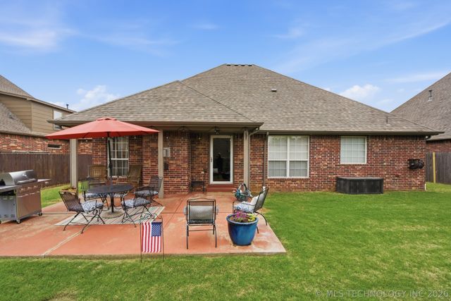 1005 S Yellowood Place W, Broken Arrow, OK 74012