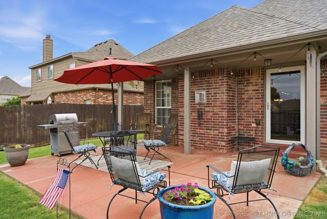 1005 S Yellowood Place W, Broken Arrow, OK 74012