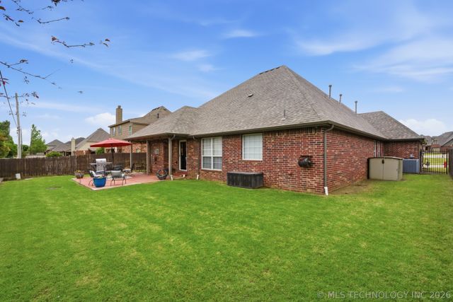 1005 S Yellowood Place W, Broken Arrow, OK 74012