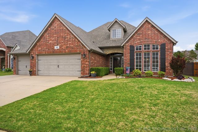 1005 S Yellowood Place W, Broken Arrow, OK 74012