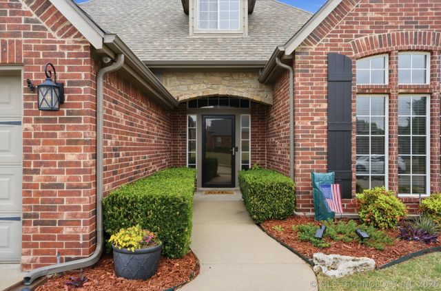 1005 S Yellowood Place W, Broken Arrow, OK 74012