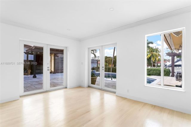 2085 Ixora Rd 0, North Miami, FL 33181