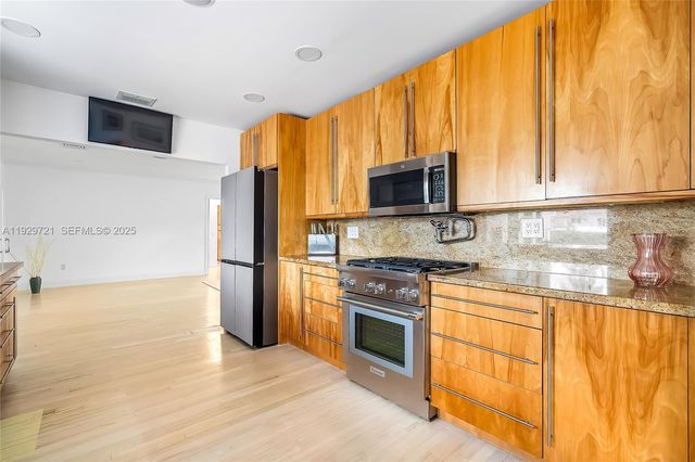 2085 Ixora Rd 0, North Miami, FL 33181