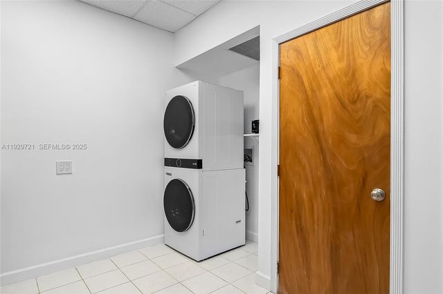 2085 Ixora Rd 0, North Miami, FL 33181