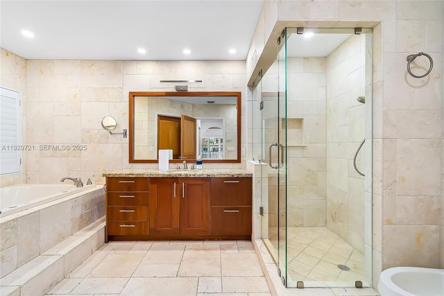 2085 Ixora Rd 0, North Miami, FL 33181