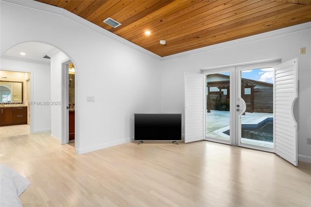 2085 Ixora Rd 0, North Miami, FL 33181