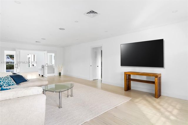 2085 Ixora Rd 0, North Miami, FL 33181